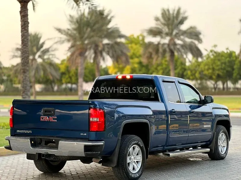 GMC Sierra 2015 for Sale in Sharjah Image-7