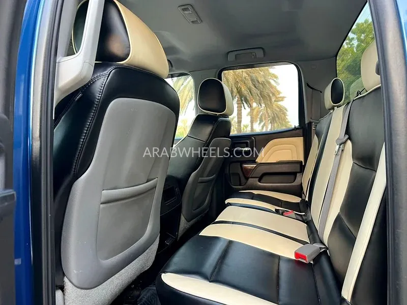 GMC Sierra 2015 for Sale in Sharjah Image-15