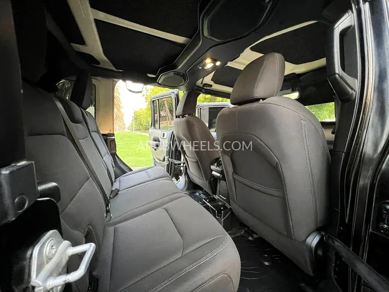 Jeep Wrangler 2018 for Sale in Sharjah Image-11