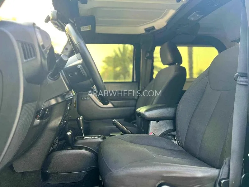 جيب رانجلر 2018 for Sale in الشارقة Image-14