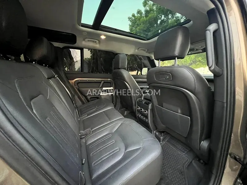 Land Rover Defender 2021 for Sale in Sharjah Image-15
