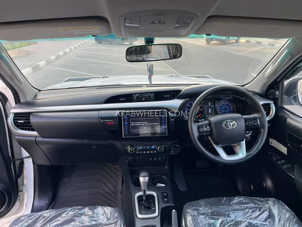 تويوتا هايلوكس 2017 for Sale in دبي Image-8