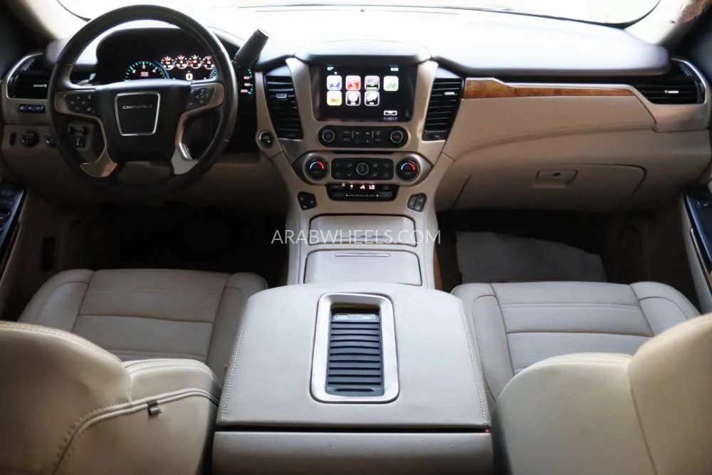 GMC Yukon 2017 for Sale in Sharjah Image-7