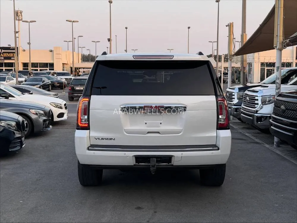 GMC Yukon 2018 for Sale in Sharjah Image-9
