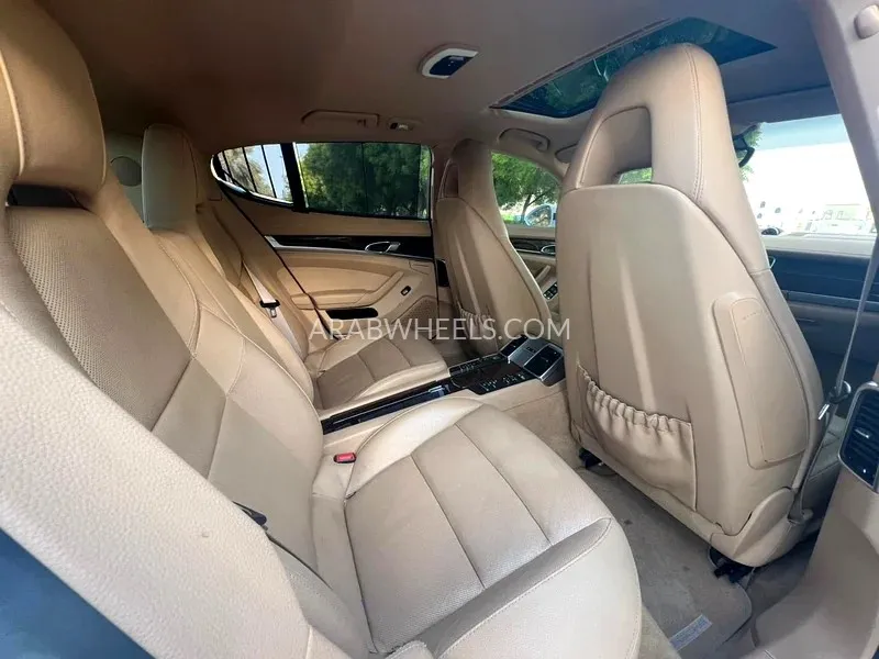 Porsche Panamera 2014 for Sale in Sharjah Image-16