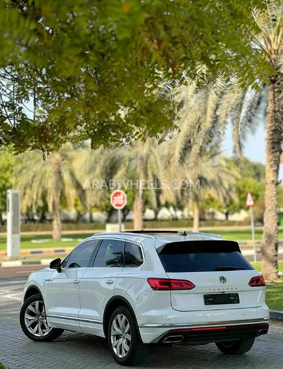 Volkswagen Touareg 2018 for Sale in Sharjah Image-4