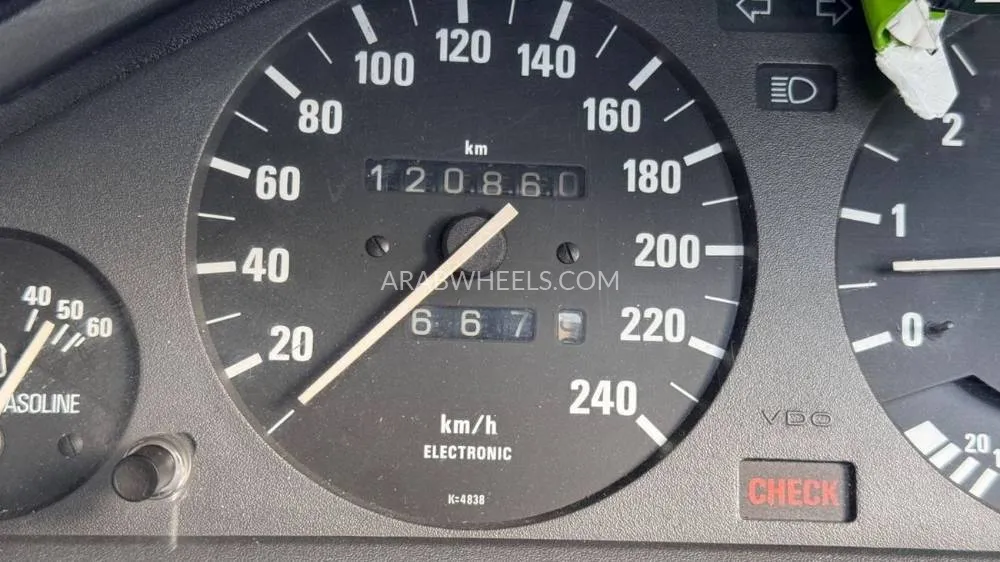 BMW 3 series 1990 for Sale in Ajman Image-13