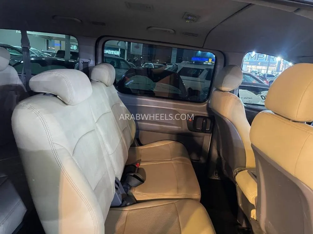 Hyundai H-1 Starex 2014 for Sale in Ajman Image-13