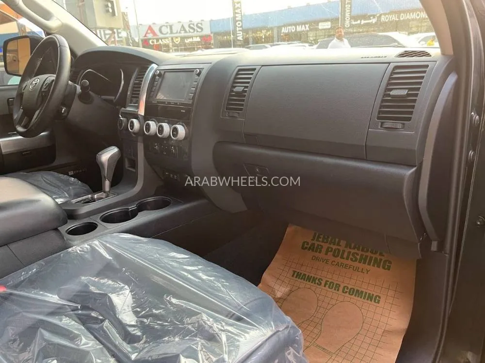 Toyota Sequoia 2021 for Sale in Ajman Image-17