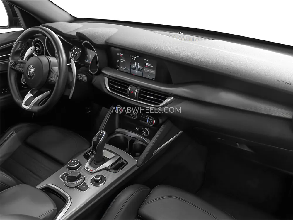 الفا روميو ستيلفيو 2023 for Sale in دبي Image-11