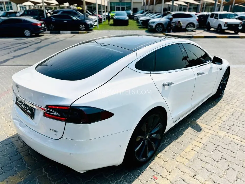 تسلا S موديل 2017 for Sale in الشارقة Image-5