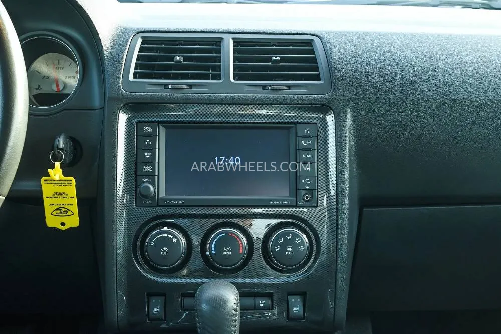 Dodge Challenger 2010 for Sale in Sharjah Image-15