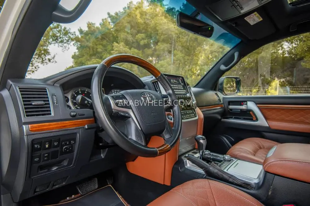 Toyota Land Cruiser 2016 for Sale in Sharjah Image-13