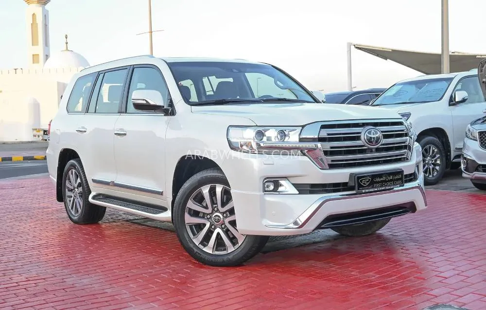 Toyota Land Cruiser 2017 for Sale in Sharjah Image-2