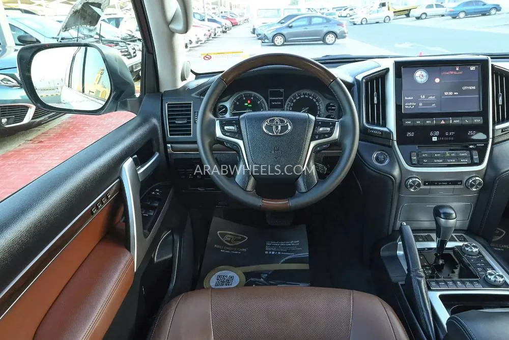 Toyota Land Cruiser 2017 for Sale in Sharjah Image-9