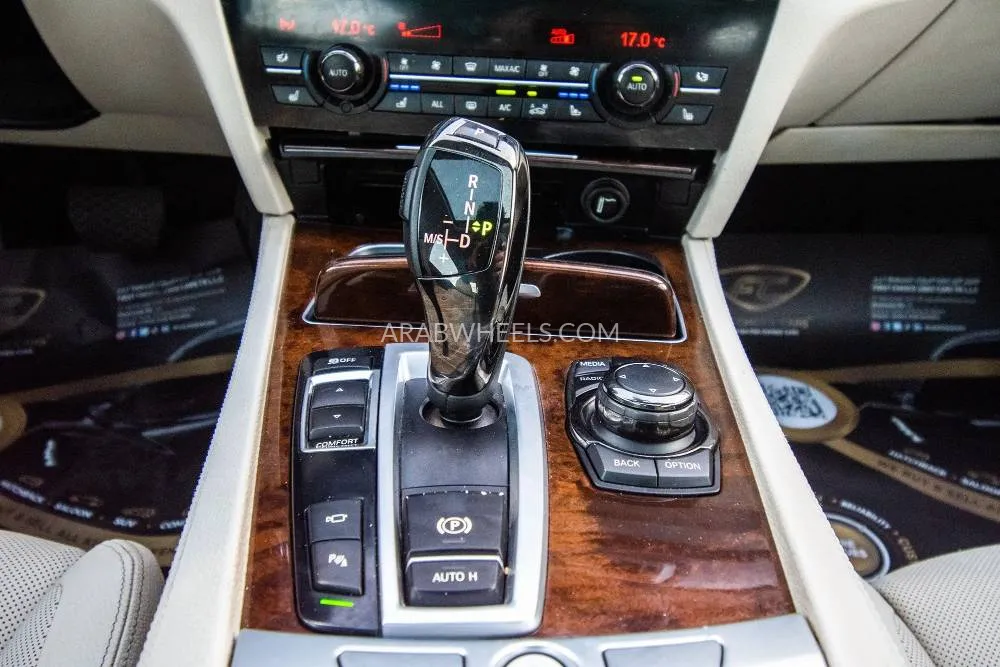 BMW 7 series 2013 for Sale in Sharjah Image-18