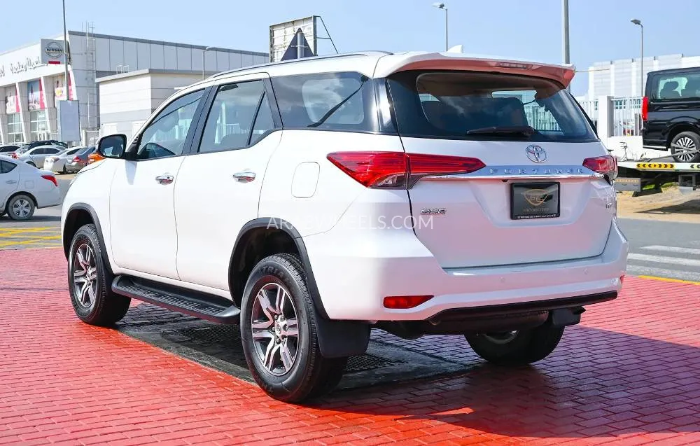 Toyota Fortuner 2017 for Sale in Sharjah Image-5