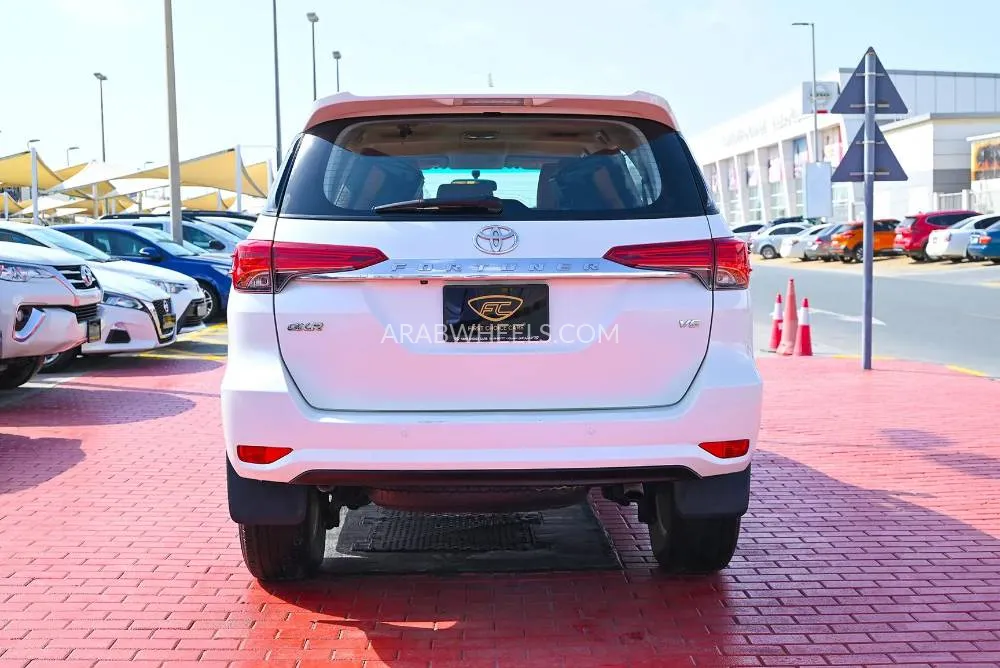 Toyota Fortuner 2017 for Sale in Sharjah Image-8