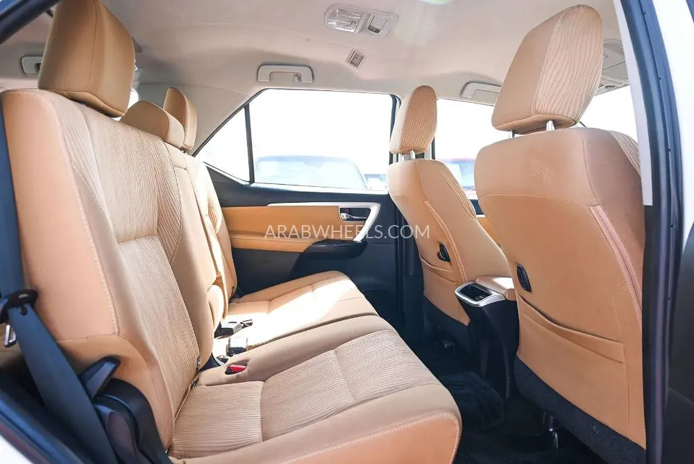 Toyota Fortuner 2017 for Sale in Sharjah Image-14