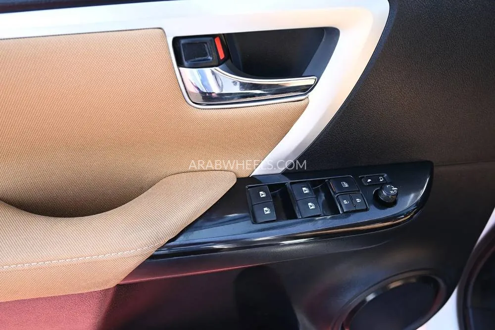 Toyota Fortuner 2017 for Sale in Sharjah Image-19