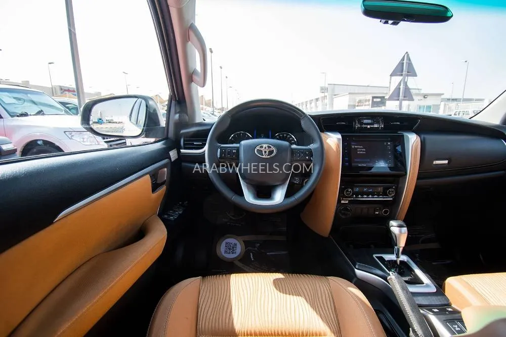 Toyota Fortuner 2019 for Sale in Sharjah Image-10