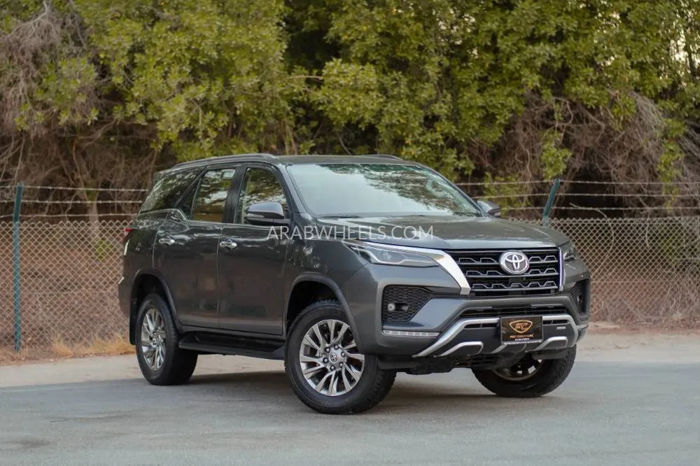 Toyota Fortuner 2022 for Sale in Sharjah Image-2