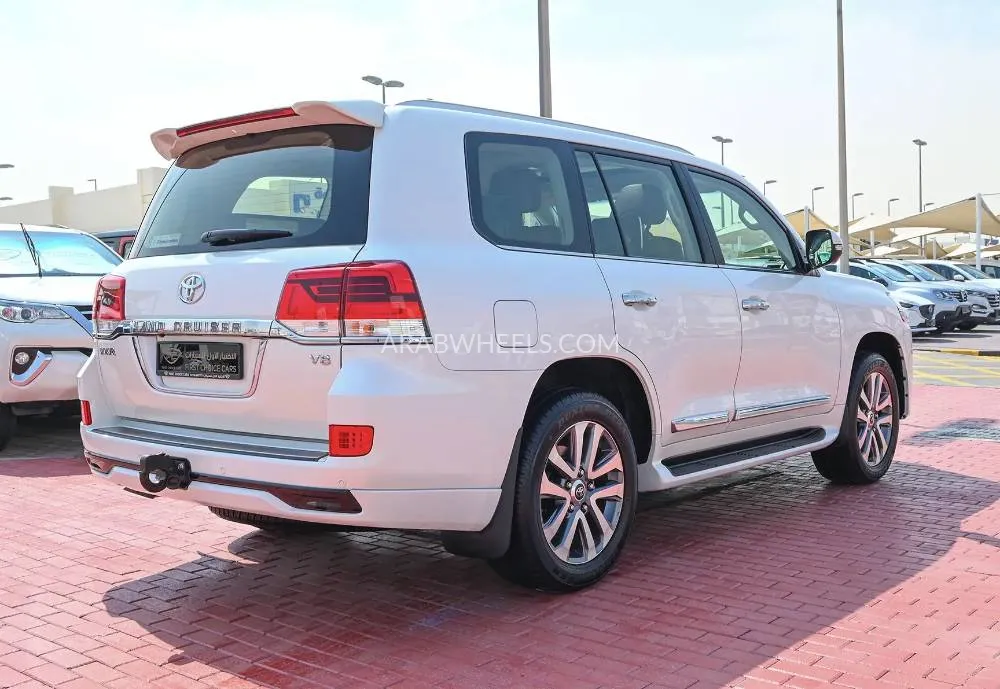 Toyota Land Cruiser 2017 for Sale in Sharjah Image-4