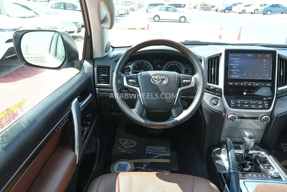 Toyota Land Cruiser 2017 for Sale in Sharjah Image-8