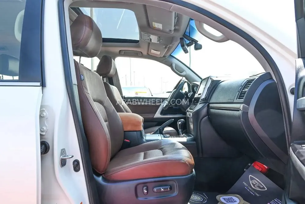 Toyota Land Cruiser 2017 for Sale in Sharjah Image-11