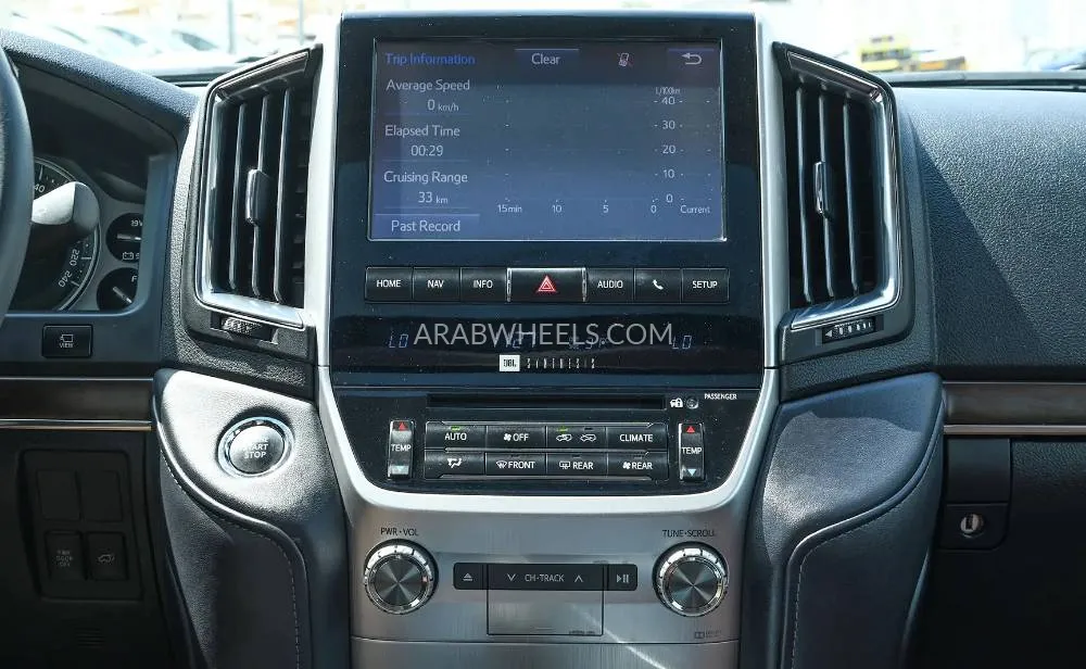 Toyota Land Cruiser 2017 for Sale in Sharjah Image-16