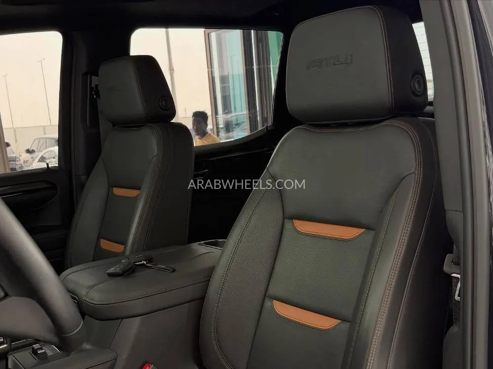 GMC Sierra 2023 for Sale in Abu Dhabi Image-7