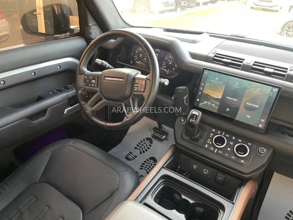 Land Rover Defender 2022 for Sale in Sharjah Image-7