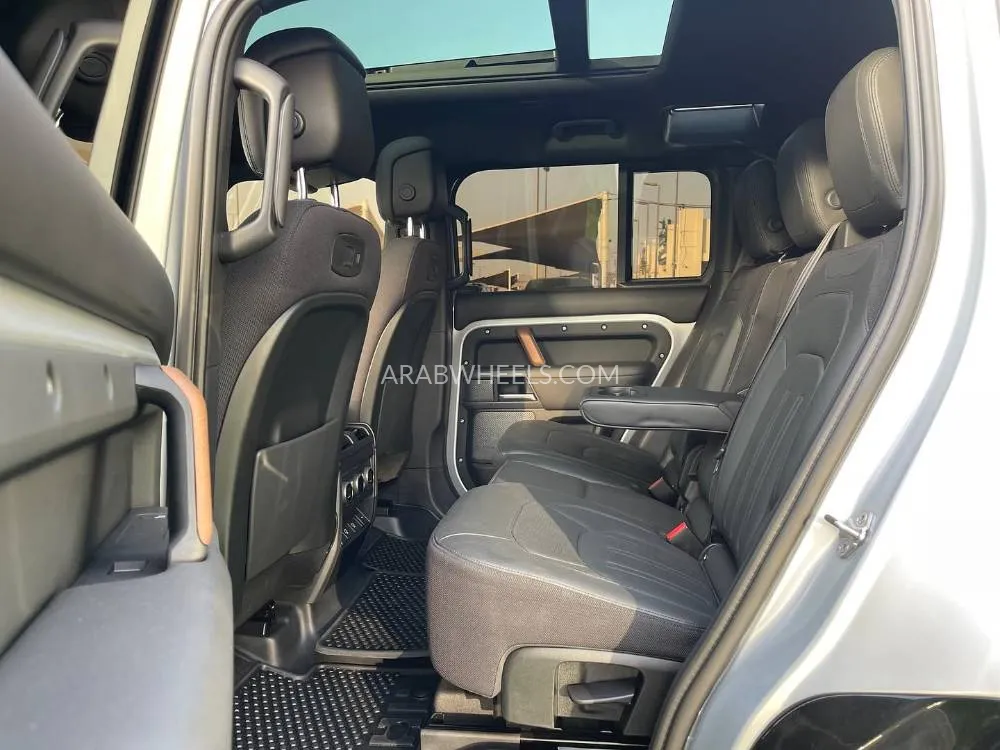 Land Rover Defender 2022 for Sale in Sharjah Image-13