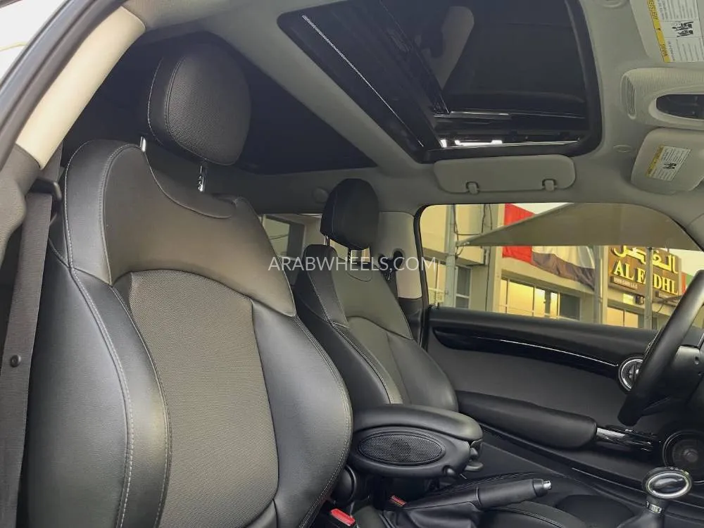 Mini Cooper 2017 for Sale in Sharjah Image-8