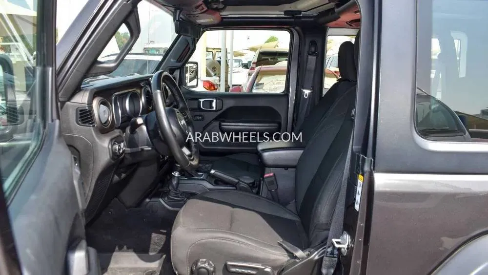 Jeep Wrangler 2018 for Sale in Sharjah Image-9