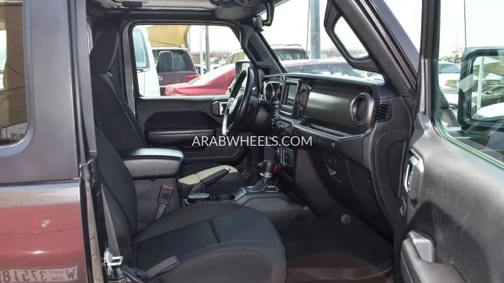 Jeep Wrangler 2018 for Sale in Sharjah Image-10