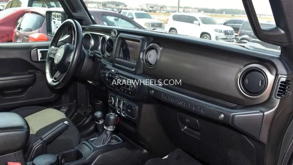 Jeep Wrangler 2018 for Sale in Sharjah Image-12