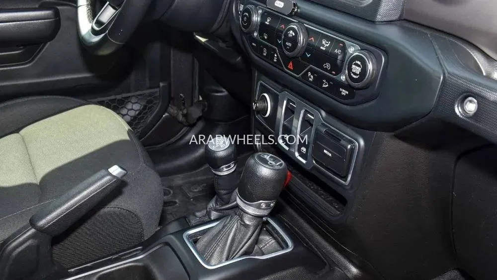 Jeep Wrangler 2018 for Sale in Sharjah Image-14