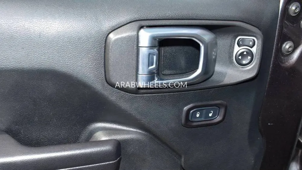 Jeep Wrangler 2018 for Sale in Sharjah Image-18