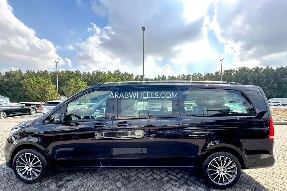 Mercedes Benz V Class 2023 for Sale in Sharjah Image-4