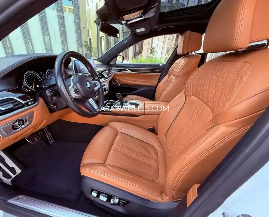 بي إم دبليو الفئة السابعة 2019 for Sale in عجمان Image-10