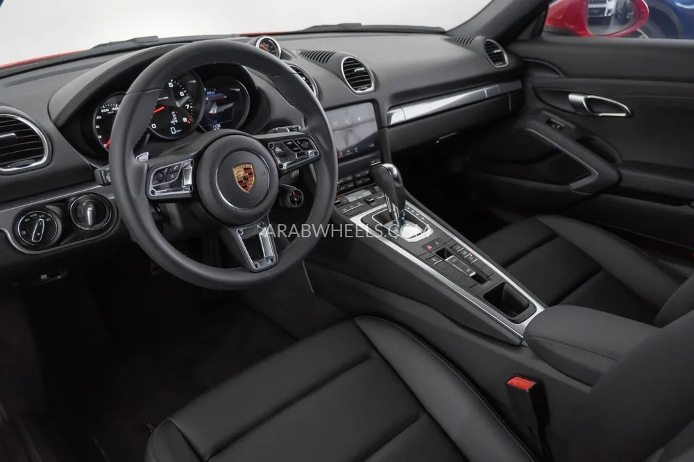 بورشه 718 2024 for Sale in دبي Image-7