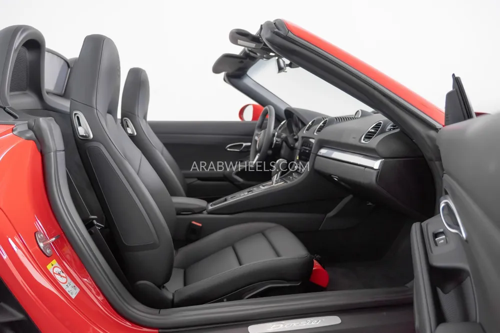 بورشه 718 2024 for Sale in دبي Image-8