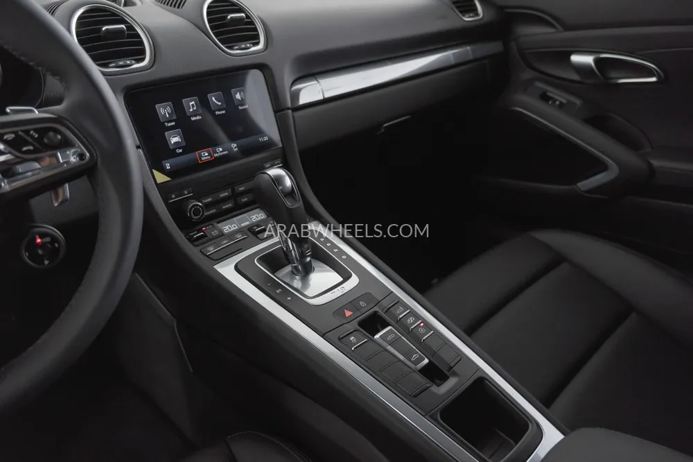 بورشه 718 2024 for Sale in دبي Image-9