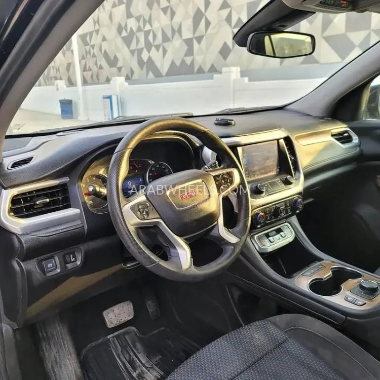 GMC Acadia 2022 for Sale in Sharjah Image-9