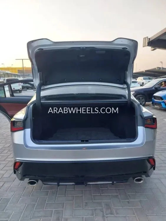 لكزس IS 2021 for Sale in الشارقة Image-12
