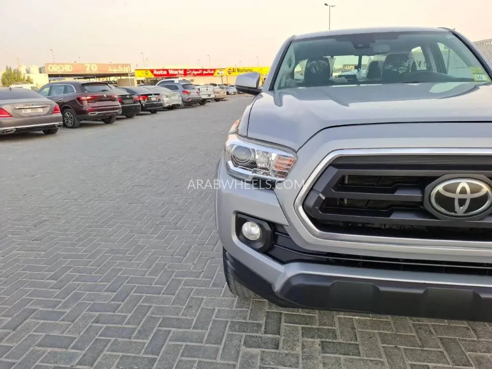 Toyota Tacoma 2021 for Sale in Ajman Image-3