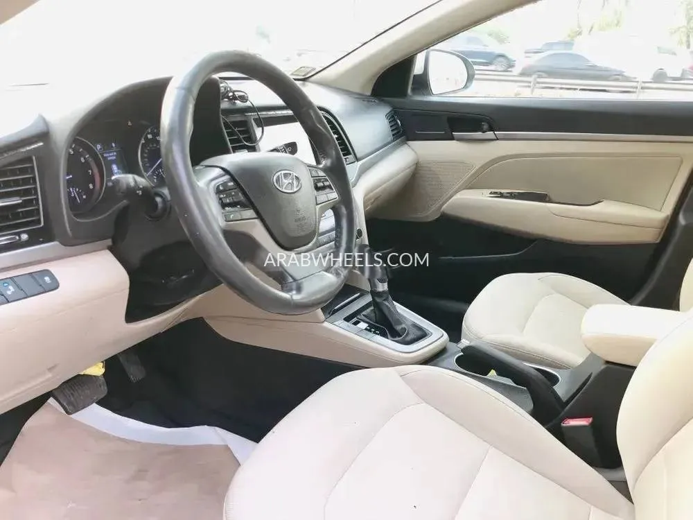 Hyundai Elantra 2017 for Sale in Sharjah Image-7