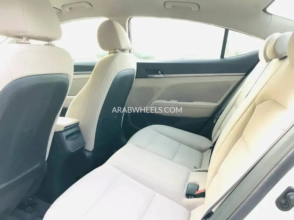 Hyundai Elantra 2017 for Sale in Sharjah Image-8