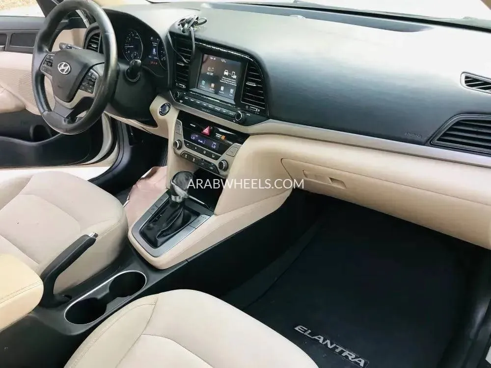 Hyundai Elantra 2017 for Sale in Sharjah Image-10